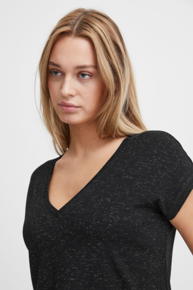 Camiseta Rebel Pico Negra